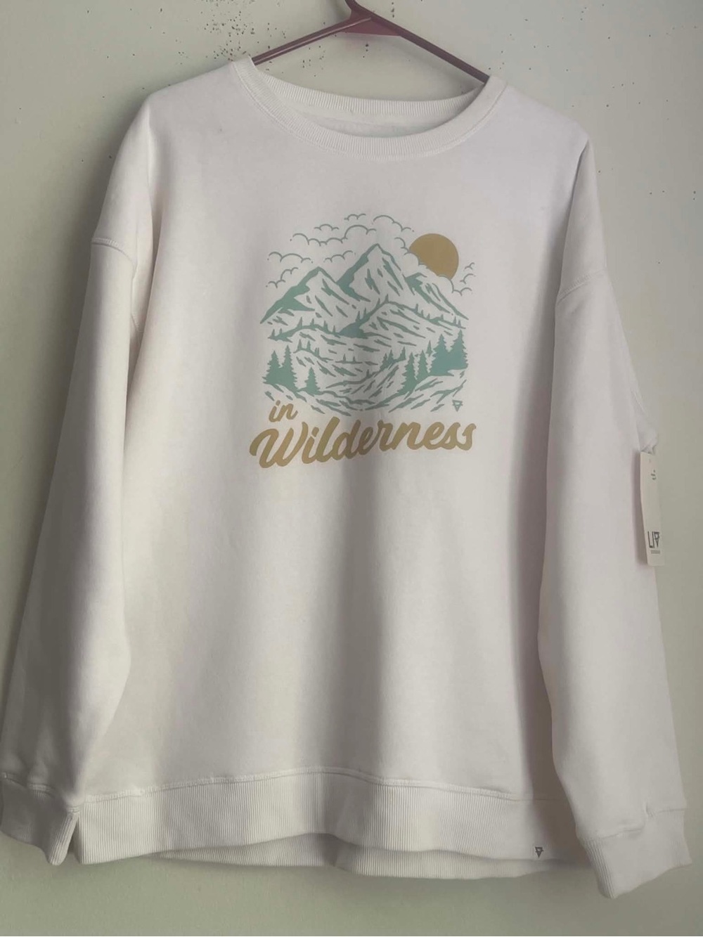 Women's White 'In Wilderness' Graphic Crewneck Sweatshirt